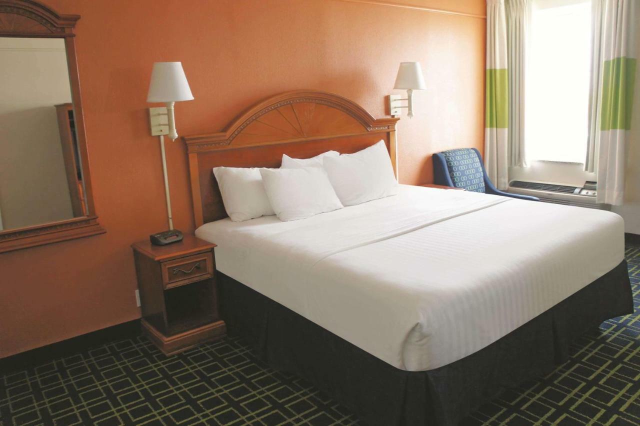 La Quinta Inn & Suites تولسا المظهر الخارجي الصورة
