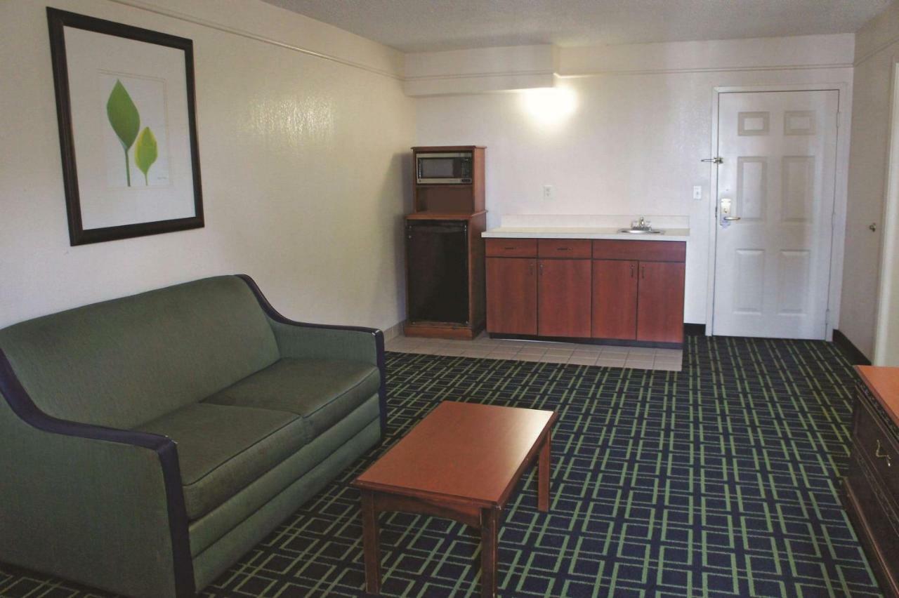 La Quinta Inn & Suites تولسا المظهر الخارجي الصورة