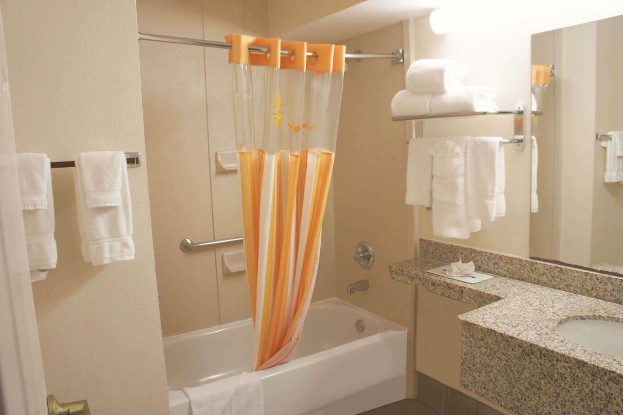 La Quinta Inn & Suites تولسا المظهر الخارجي الصورة