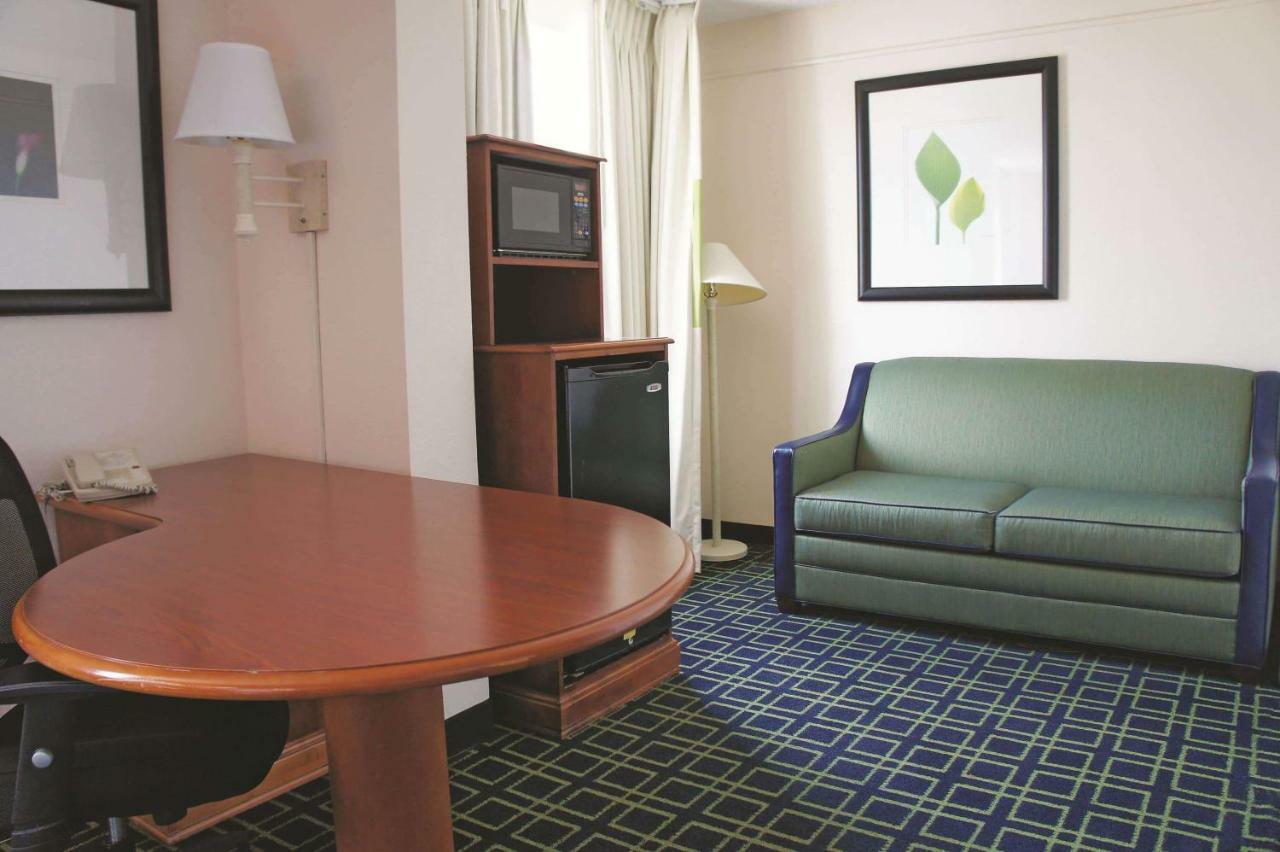 La Quinta Inn & Suites تولسا المظهر الخارجي الصورة